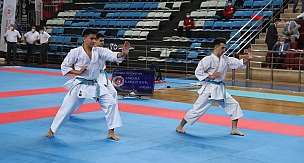 Sakarya ilinde düzenlenen Türkiye Kulüplerarası Takım Karate Şampiyonası Nefesleri Kesiyor