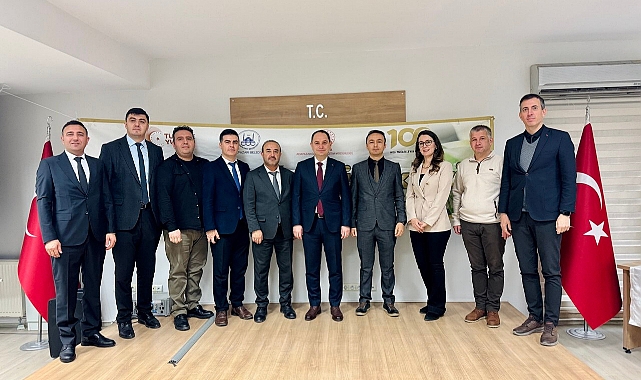 Adapazarı'nda Türkçenin Gurur Günü: Dilimizin Zenginlikleri Ödülleri Sahiplerini Buldu 