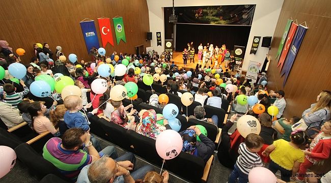 AKYAZI’DA 23 NİSAN KUTLAMALARI DOLUDİZGİN GEÇTİ