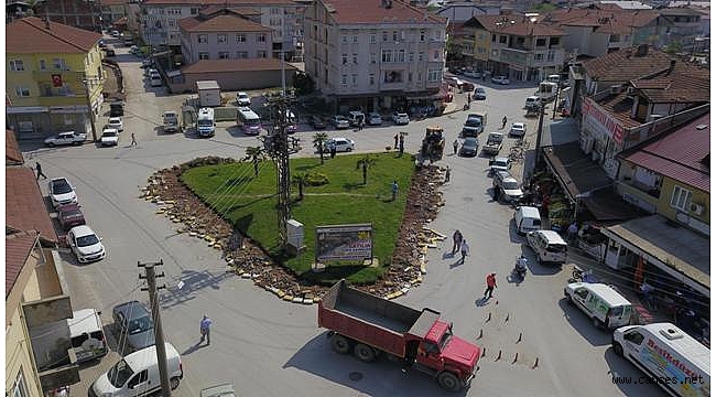 AKYAZI’DA KAVŞAKLAR YENİLENİYOR