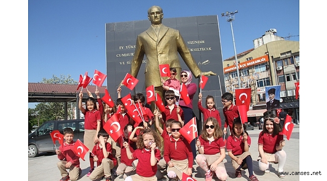 Atatürk Anıtında Çelenk Sunma Töreni