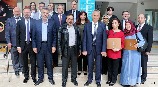 Doktor ve ebelere başarı belgesi verildi