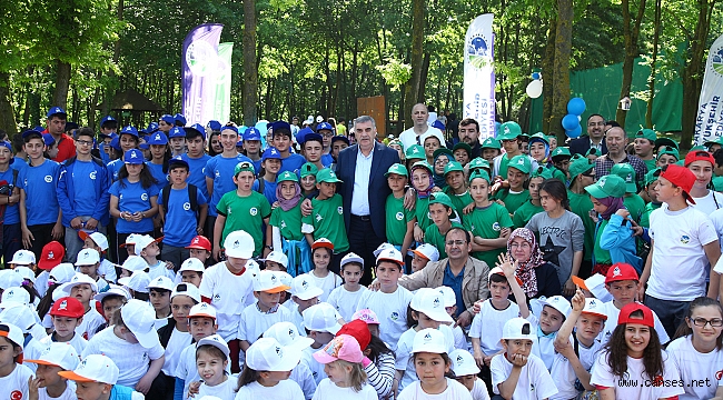 Toçoğlu çocukların mutluluğuna ortak oldu