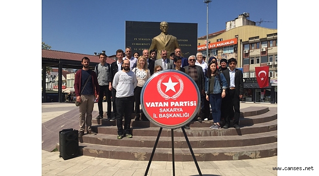 Vatan Partisi Sakarya Atatürk Büstüne Çelenk Koydu.