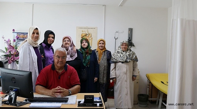 Yaşlılar sağlık taraması için Tıp Merkezi’nde
