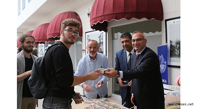 Belediyeden Üniversite Öğrencilerine Aşure İkramı