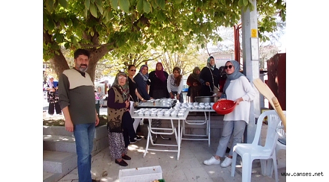 Orhangazi ve Yunuspaşa Çarşı Esnafı Aşure Dağıttı