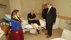 BAŞKAN AKCAN MEVLİD KANDİLİNDE HASTALARI ZİYARET ETTİ