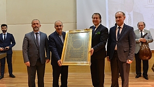 Ahmet Özhan İlahiyat Fakültesinde Müzikli Şöyleşiye Katıldı