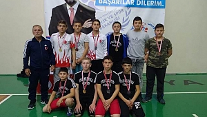 AKYAZI BELEDİYESİ GÜREŞ TAKIMI ŞAMPİYONLUK YOLUNDA