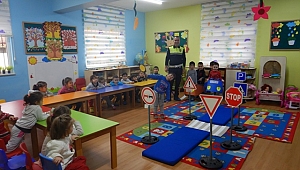 MİNİK ÇOCUKLAR TRAFİK DERSİNDE ÇOK EĞLENDİ