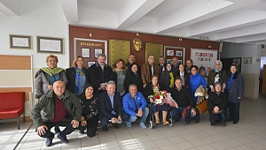 Öğretmenleri Yıldız Mutlu’ya sürpriz kutlama