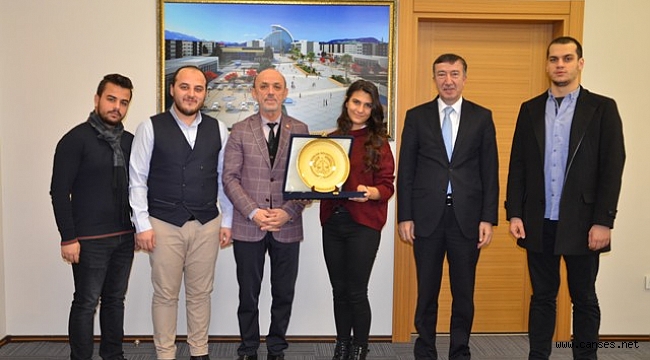 Sakarya Öğrenci Meclisi Başkanı Yaren Kılın’dan Başkan Öztürk’e Teşekkür Ziyareti