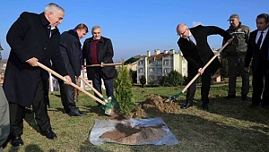 Yenikent’te Ağaç kesme Ağaç dik Sloganıyla 3 bin adet fidan dağıttılar
