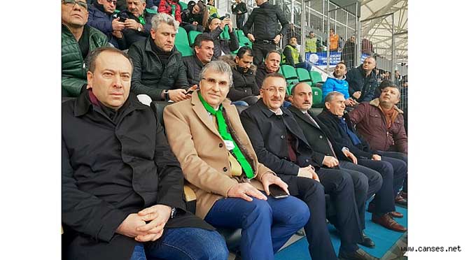 Başkan Adayı Yüce Sakaryaspor’u tribünden izledi