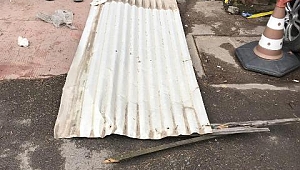 Çatı uçtu esnaf korktu