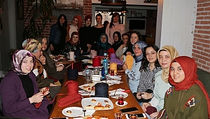 KADIN DAYANIŞMASI ÖRNEĞİ SERGİLİYOR