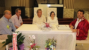 Mutlu arkadaşlıklarını evlilikle taçlandırdı