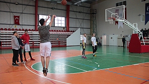 SAÜ'de Yeni Yıla Kupa ve Madalya ile Girdiler