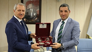  Başkan Dişli'den meclis üyelerine anlamlı hediye