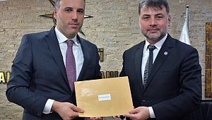 Hak İş Konfederasyonu ve Hizmet İş Sendikası siyasi partileri ziyaret ederek mektuplarını teslim etti