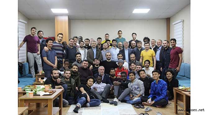 İYC'DEN MİSAFİR ÖĞRENCİLERE HASBİHAL PROGRAMI