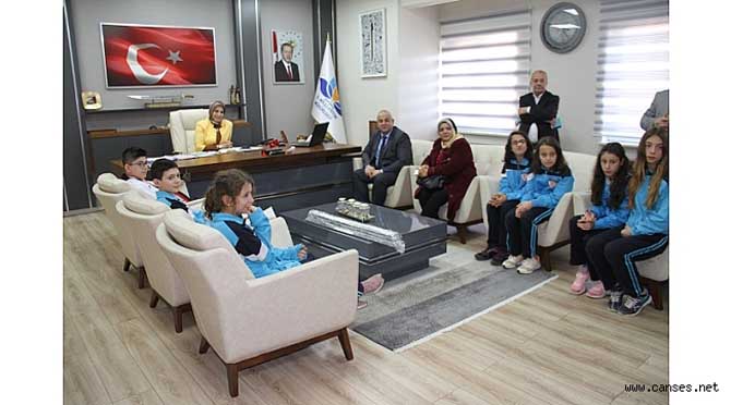 Şampiyon Öğrencilere Kutlama