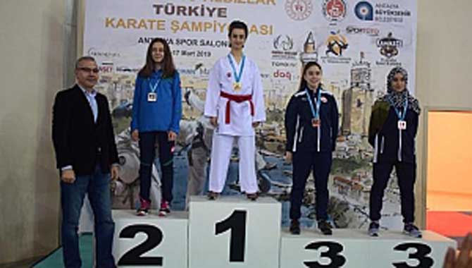 Akyazı’lı Karatecilerden 2 Madalya 