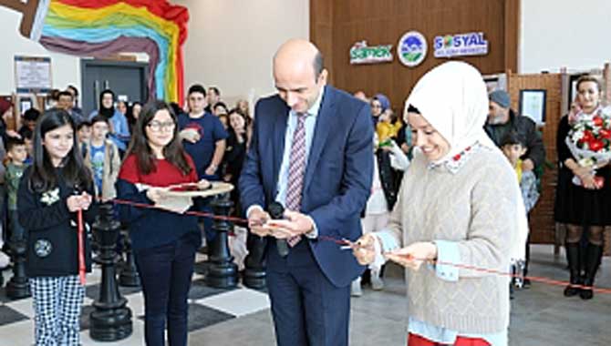 Akyazı SGM’de Minik Ressamların Sergisi Açıldı