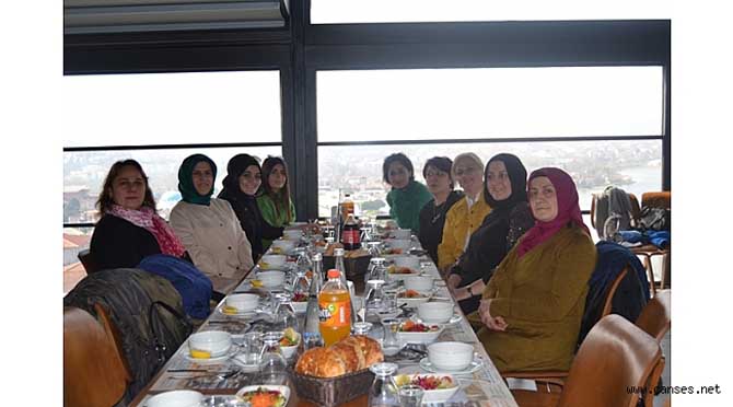 Başkan Yılmazer, Personelin Kadınlar Gününü Kutladı