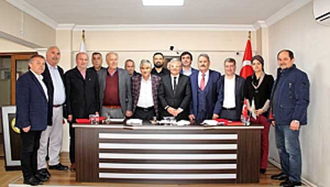 BELEDİYE BAŞKANI AHMET SOĞUK VE MECLİS ÜYELERİNE HİZMET PLAKETLERİ VERİLDİ