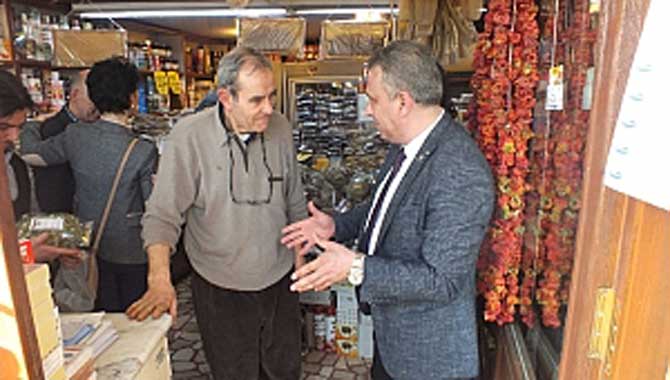 Belediye Sokaklara Asfalt Atmaktan Bile Aciz Kalmış