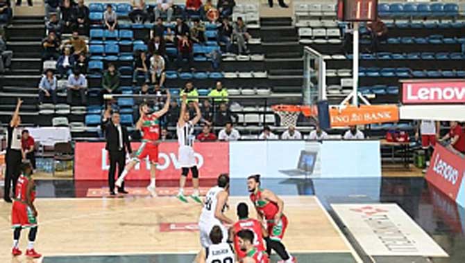 Büyükşehir Evinden Mağlup Ayrıldı