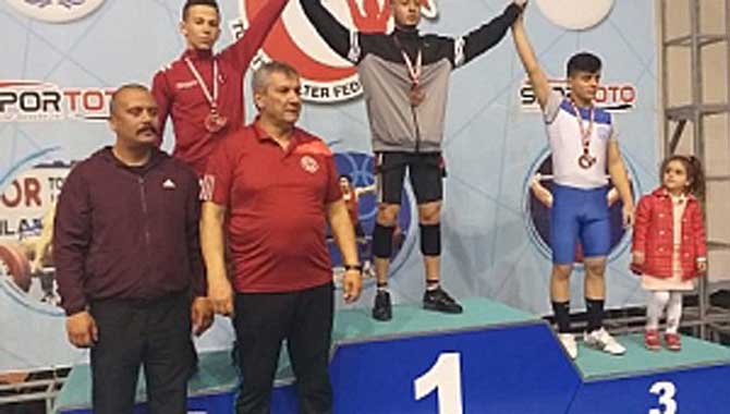 Büyükşehirli Çelik Türkiye 2.'si Oldu