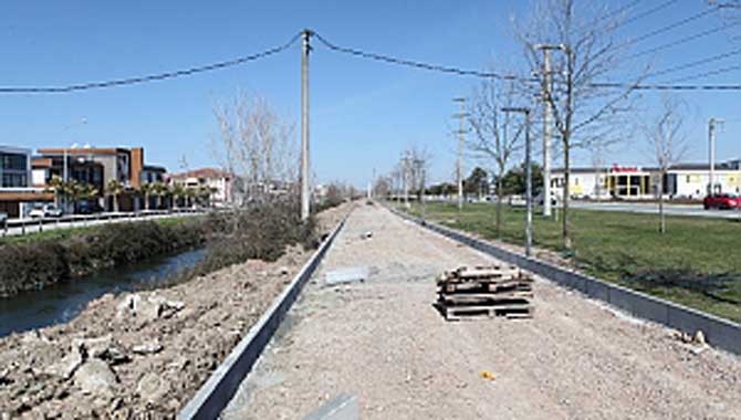 Çark Deresi Kenarı Bisiklet Ve Yürüyüş Yollarıyla Buluşuyor