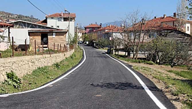 Geyve’de 3 Mahalleye Sıcak Asfalt