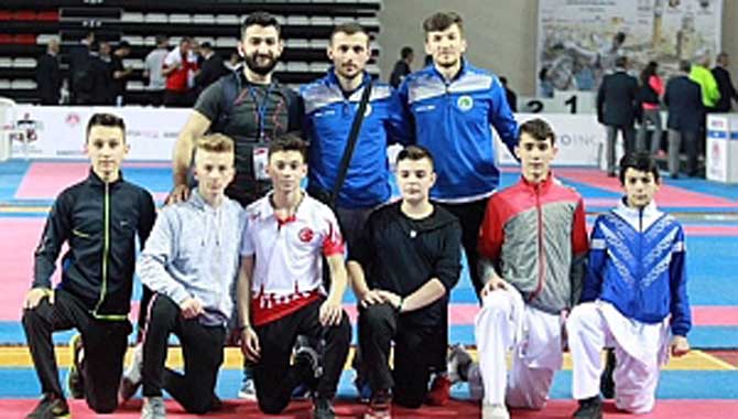 Hendek Belediyesi Karatecileri Antalya’da Tarih Yazdı