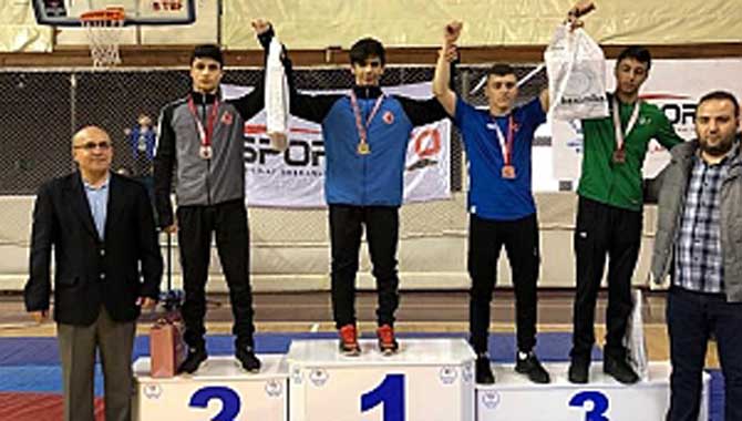 Hendekli Güreşçiler Madalyaları Topladı