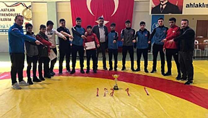 HENDEKLİ GÜREŞÇİLER TÜRKİYE 2.’Sİ 