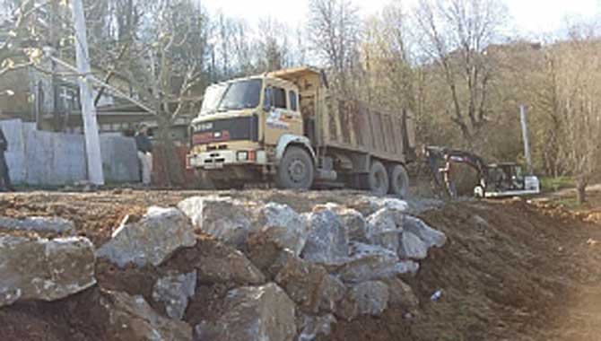 MAHALLE ARALARI VE TARLA YOLLARI ÇALIŞMALARI FERİZLİDE HIZLA DEVAM EDİYOR