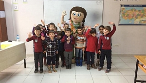 Minik Öğrenciler Tomurcuk’la Öğrenmeye Devam Ediyor
