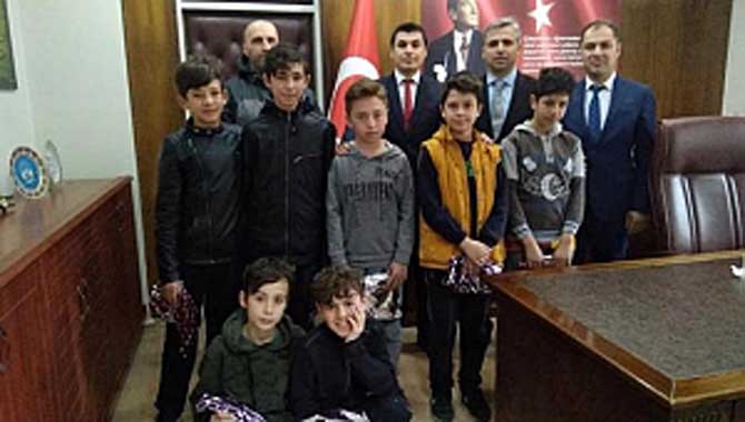 Taraklı Kaymakamı Okan Dağlı Dereceye Giren Öğrencileri Ödüllendirdi