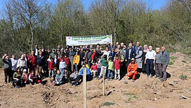 Yaşlı Ve Çocuklar Fidan Dikiminde Buluştu