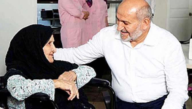 Yaşlılarımız Bizim Baştacımızdır