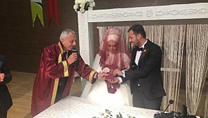 Babaoğlu İlk Nikahını Kıydı 