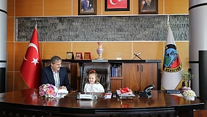 Başkan Alemdar Koltuğu Çocuklara Devretti