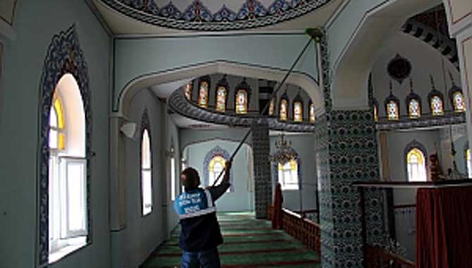 CAMİLERDE RAMAZAN TEMİZLİĞİ