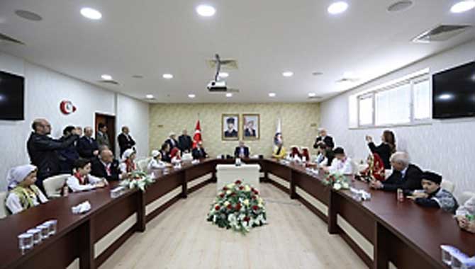 Farklı Coğrafyaların Halk Oyunları Ekiplerinden Vali Nayir’e Ziyaret