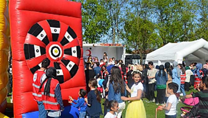 Genç Kızılay Sakarya 23 Nisan’ı Coşturdu
