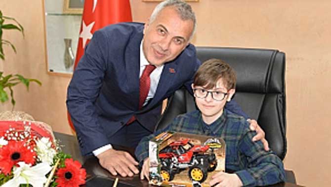 HENDEK’E “ÇOK ÖZEL” BAŞKAN Engelliler İçin Çocuk Parkı İstedi